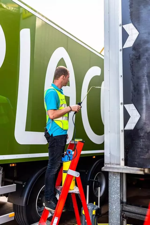 Facade cleaning commercial real estate Belgium the Netherlands Germany