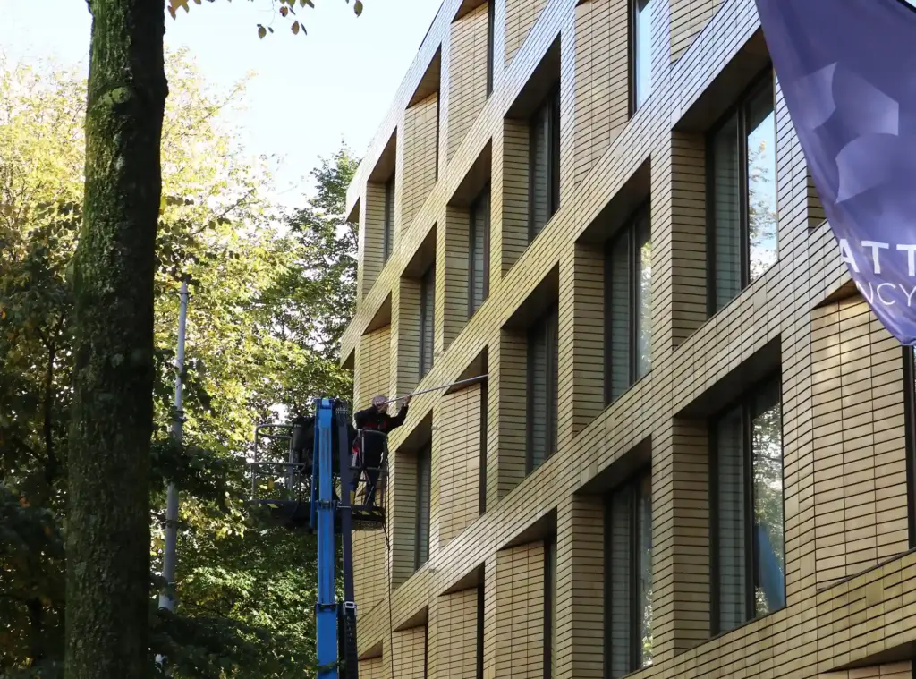 Gevelreiniging kantoorpand